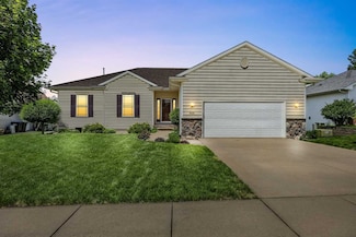 960 Hampshire Dr, Marion, IA 52302