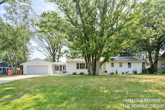 116 Loch Lomond Ave NE, Grand Rapids, MI 49546