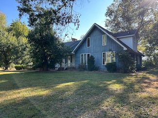 1660 S 1st St, Fairfield, IL 62837