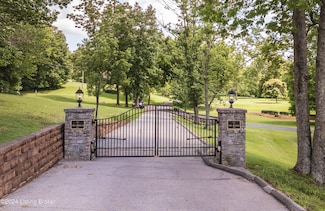3707 Ten Broeck, Louisville, KY 40241