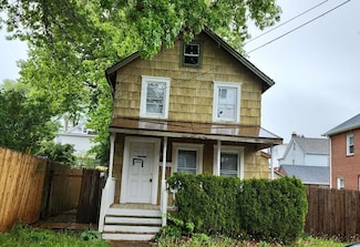20 Valentine St, Glen Cove, NY 11542