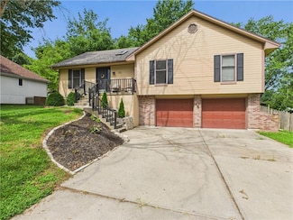 2105 NW 5th St, Blue Springs, MO 64014