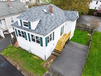 4 Bourgon St, South Dartmouth, MA 02748