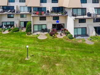 310 Bay Village Dr, Rochester, NY 14609