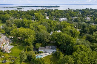 15 Carriglea Dr, Riverside, CT 06878