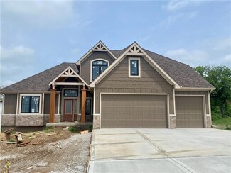 2230 Scenic View Dr, Riverside, MO 64150