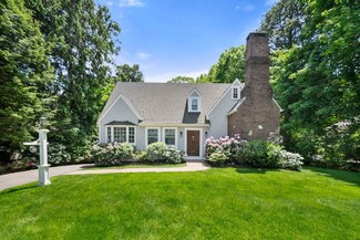 53 Windsor Rd, Wellesley Hills, MA 02481