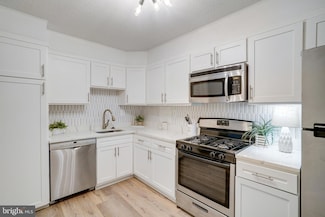 1300 Army Navy Dr Unit 124, Arlington, VA 22202