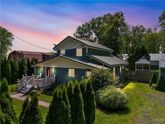 7 1st Ave, Constantia, NY 13044