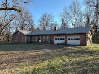 593 Foster St, Pyatt, AR 72672