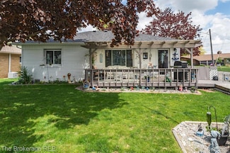 133 Loretta St, East China, MI 48054