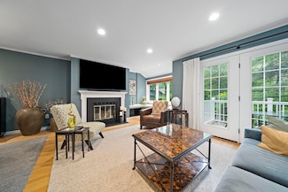 160 Pine St Unit 10, Auburndale, MA 02466