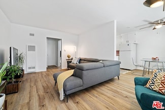 819 E 4th St Unit 15, Long Beach, CA 90802