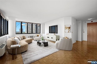 100 Carlyle Dr Unit 14D-S, Cliffside Park, NJ 07010