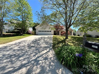 2401 Glen Meadow Dr, Greensboro, NC 27455