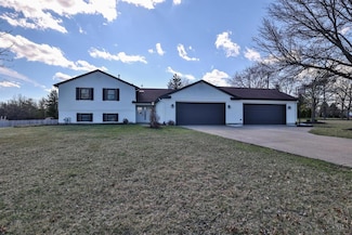 1596 Roamont Dr, Dayton, OH 45459