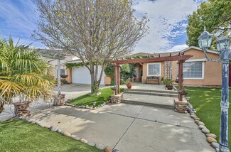 16 Chablis Cir, Salinas, CA 93906