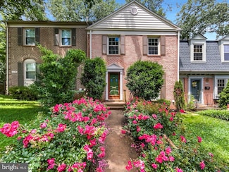 10388 Hampshire Green Ave, Fairfax, VA 22032