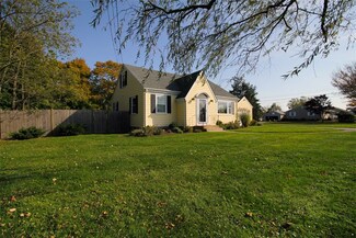 83 Honeyman Ave, Middletown, RI 02842