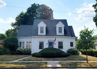 809 Oak St, Baraboo, WI 53913