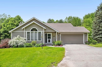47 Point Ridge Rd, Barre, VT 05641