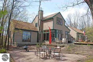 2851 S Lee Point Ln, Suttons Bay, MI 49682