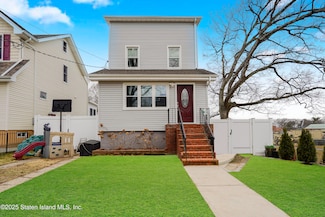 2 Fairview Ave, Staten Island, NY 10314