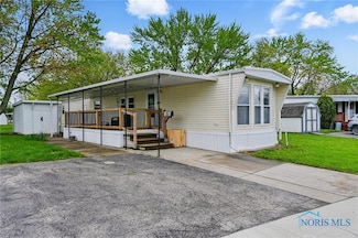 1869 Huntington Dr, Findlay, OH 45840