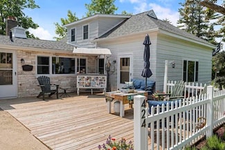 424 Carleton St, Petoskey, MI 49770