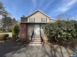 12 W Maple Ave, Allendale, NJ 07401