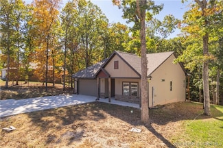102 Yonkers Ct, Village of Four Seasons, MO 65049