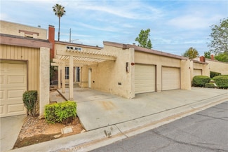 845 Daffodil Dr, Riverside, CA 92507