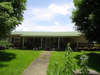 1733 Wixtown Rd, Westmoreland, TN 37186