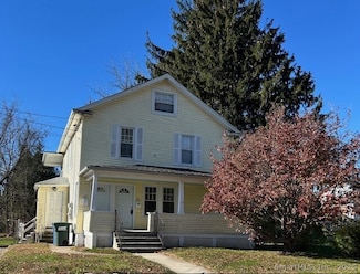 19 Hawkins St Unit 1st FL, Jewett City, CT 06351