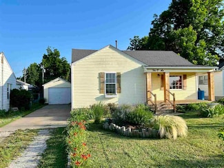 1006 Locust St, Perry, OK 73077