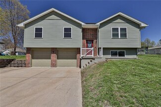 505 E Chestnut St, Odessa, MO 64076