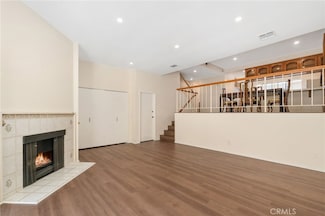 18360 Collins St Unit E, Tarzana, CA 91356