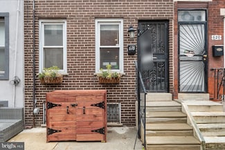 618 Mcclellan St, Philadelphia, PA 19148