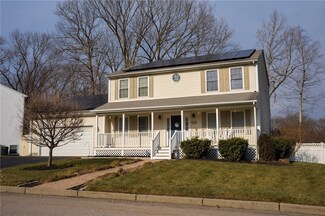 35 Gilcrest Dr, West Warwick, RI 02893