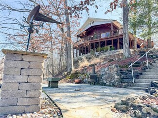 208 Ridgewood Acres Dr, Sunrise Beach, MO 65079