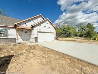 7056 Cambridge Dr, Flushing Township, MI 48433