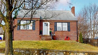 95 Varnum Ave, Pawtucket, RI 02860