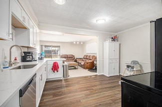 28291 Suburban Dr, Warren, MI 48088