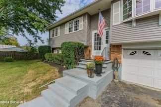 979 Western Rd, Castleton On Hudson, NY 12033