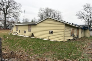 8 Reasoner Ln, Flemington, NJ 08822