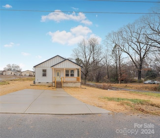 2600 Main Avenue Dr NW, Hickory, NC 28601