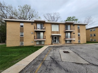 5378 Lee Rd Unit 304, Maple Heights, OH 44137