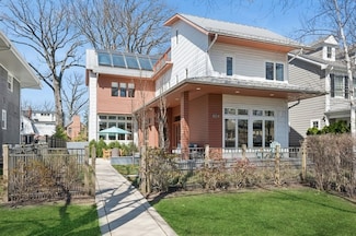 824 Oakwood Ave, Wilmette, IL 60091