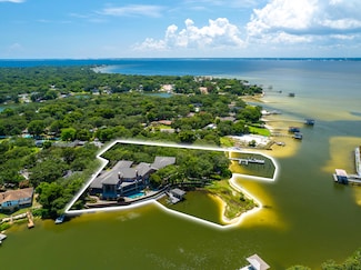 204 Laura Ln, Gulf Breeze, FL 32561