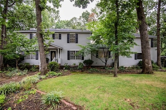 2240 N Big Oaks Dr, Fayetteville, AR 72703